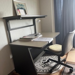 パソコンデスクの画像