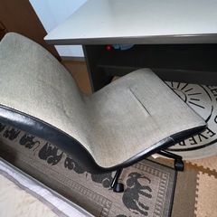 パソコンデスクの画像