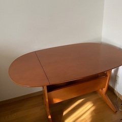ダイニングテーブルの画像