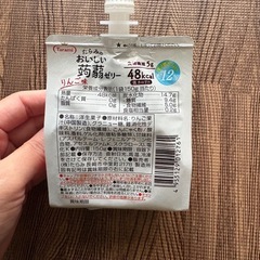 【新品・未開封】たらみのおいしい蒟蒻ゼリー　りんご味　パウチの画像