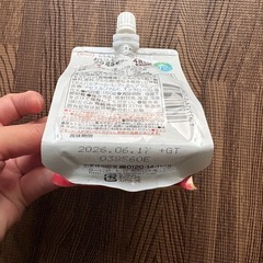 【新品・未開封】たらみのおいしい蒟蒻ゼリー　りんご味　パウチの画像