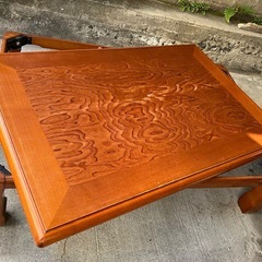 家具調こたつ・回転座椅子・花瓶置き台の画像