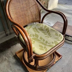 家具調こたつ・回転座椅子・花瓶置き台の画像