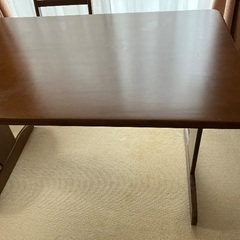 ダイニングテーブルの画像