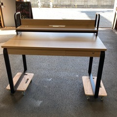 オフィスデスクの画像