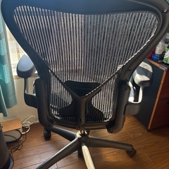 herman miller  アーロンチェアの画像