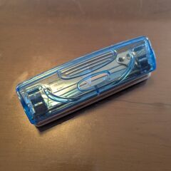 透明ホチキス＋No.10芯2箱＋コンパクト穴あけパンチ（透明ブルー）セットの画像