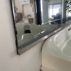 理容室　美容室　大きな鏡の画像