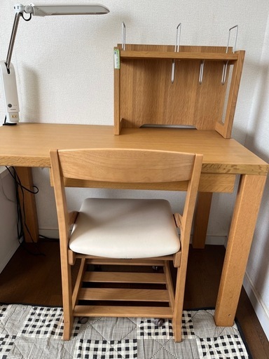 ①机　送料無料 ベネッセ カリモク 学習机 椅子セット ライト付 51102 送料無料 ベネッセ カリモク 学習机 勉強机 椅子セット ライト付 51102