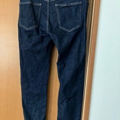 ユニクロ　ウルトラストレッチスキニーフィットジーンズ　ネイビーの画像