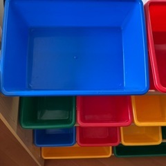 おもちゃ収納棚の画像