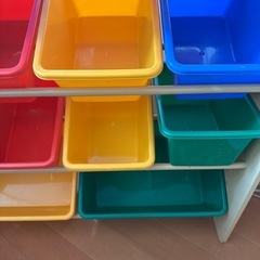 おもちゃ収納棚の画像