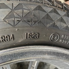 スタッドレスタイヤ　2023製　バリ溝の画像