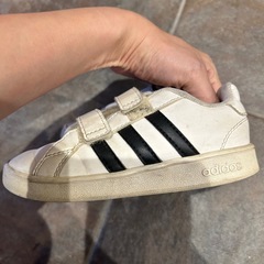 adidas16サイズシューズの画像