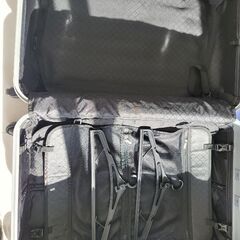 海外旅行　スーツケース　ブラックの画像