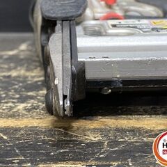 【久留米】【引き取り限定】【中古品】HITACHI 日立工機 NP45M ピン釘打機 使用ピン釘:15-45mm 使用空気圧力:0.44-0.69MPa ※本体のみの画像