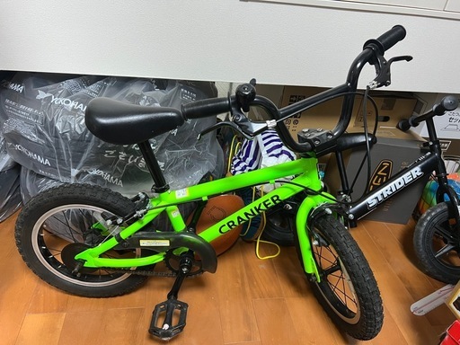 子供用14インチ自転車とストライダー