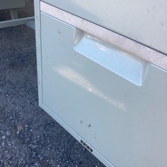 【ジモティー割引で最大15％OFF⭐️】オフィスデスク　スチールデスク　事務机　鍵付きの画像