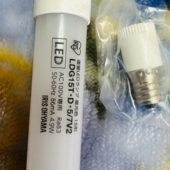 直管LEDランプ 15形相当／4.9W／約40,000時間／昼光色（未使用・保管品）の画像