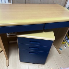 ニトリ勉強机の画像