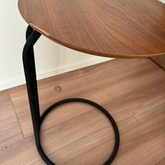 サイドテーブルの画像