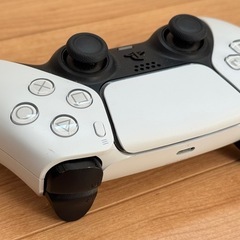 純正 PS5 コントローラー デュアルセンス ワイヤレスコントローラーの画像