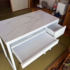 机(大理石調)の画像