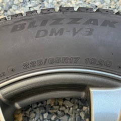 ブリヂストン BLIZZAK DM-V3（225/65R17）スタッドレスタイヤ　レクサスNXで使用の画像