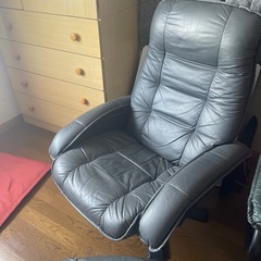 パーソナルチェア　オットマン付きの画像