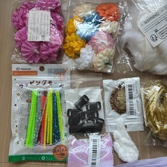 ハンドメイド品材料　造花　アルファベットシール　ブレードリボンの画像