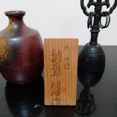 （骨董品）神仏台　九谷焼 清峰作 小瓶　仏教の鐘　三輪明神の画像