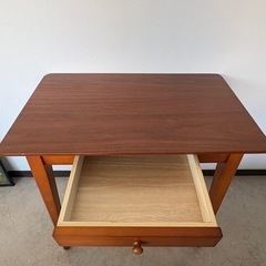 デスク・椅子のセットの画像