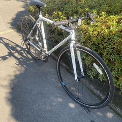 リサイクルショップどりーむ天保山店　No588 クロスバイク　２８インチ　ギア切替付き🎵　REUNION　LILU　かっこいいクロスバイクです🎵の画像