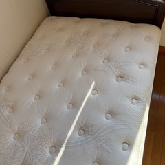 【終了】Sealy シーリー　セミダブルベッド　マットレス& フレームの画像