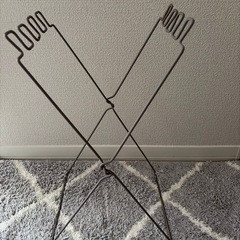 ニトリ　スカートハンガー　3本セット➕ハンガーバサミ１セット➕ゴミフック　の画像