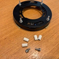 コイズミ（KOIZUMI）製の シーリングスポットライト 6灯タイプ（ホワイト）の画像