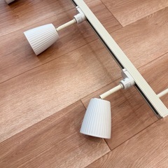 コイズミ（KOIZUMI）製の シーリングスポットライト 6灯タイプ（ホワイト）の画像