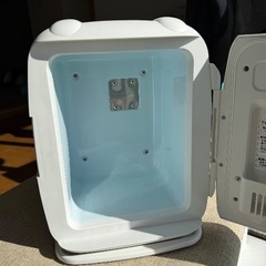 【中古】ミニ冷蔵庫 500ml を４本収納可能の画像