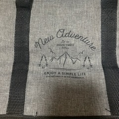 ショルダーバッグと保冷バッグの画像