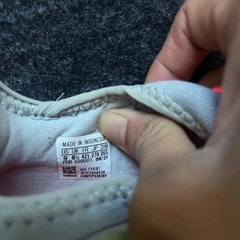 アディダス スニーカー　の画像