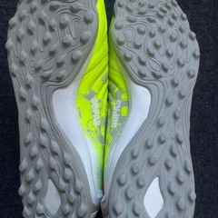 アディダス スニーカー　の画像