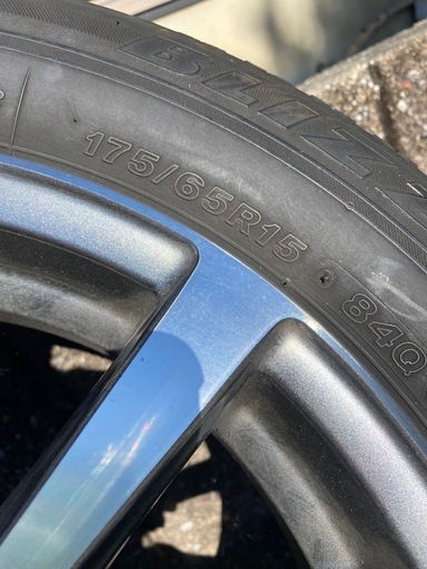受け渡し決定しました　
175/65R15 ブリヂストン　スタッドレスタイヤ