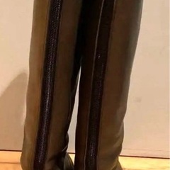 黒いシンプルなロングブーツ【色褪せあり】の画像