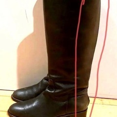 黒いシンプルなロングブーツ【色褪せあり】の画像