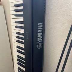 YAMAHA 電子ピアノ　スタンド付きの画像
