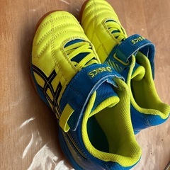 サッカー室内シューズ18センチの画像