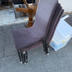 椅子四つの画像