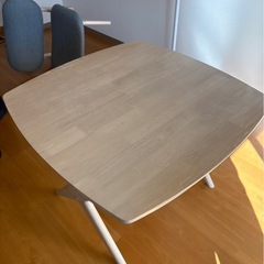 テーブル、イスセットの画像