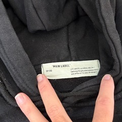 off-whiteパーカーの画像