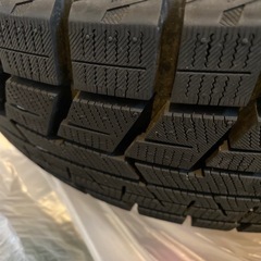 ほぼ新品スタッドレスタイヤ4本セット　ホイール付きの画像